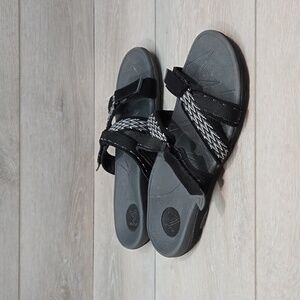 Vionic Women Sandals Flats shoes sz 10